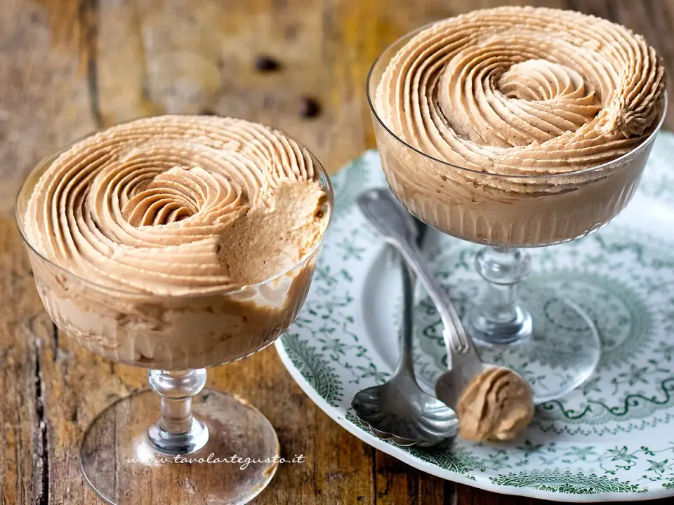 Mousse al caffè perfetta - segreti per un dessert indimenticabile